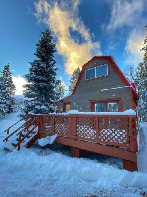 Charming Blue Farmhouse Cabin Duck Creek Village Exterior photo